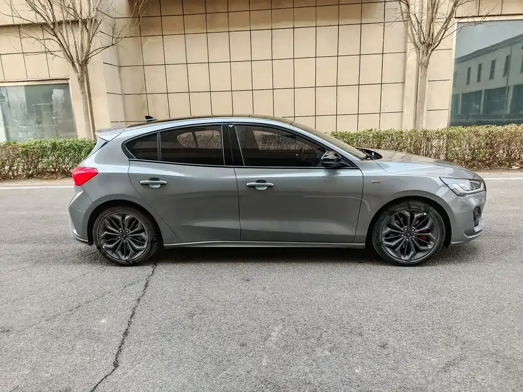 Ford Focus 2023 из CN, фото 6