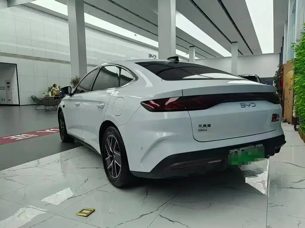 BYD Qin L — фото 9