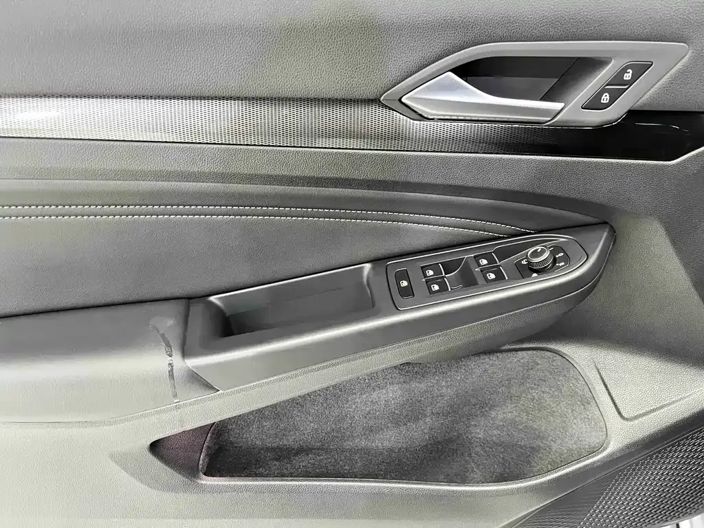 Volkswagen Golf 2023 из CN, фото 9