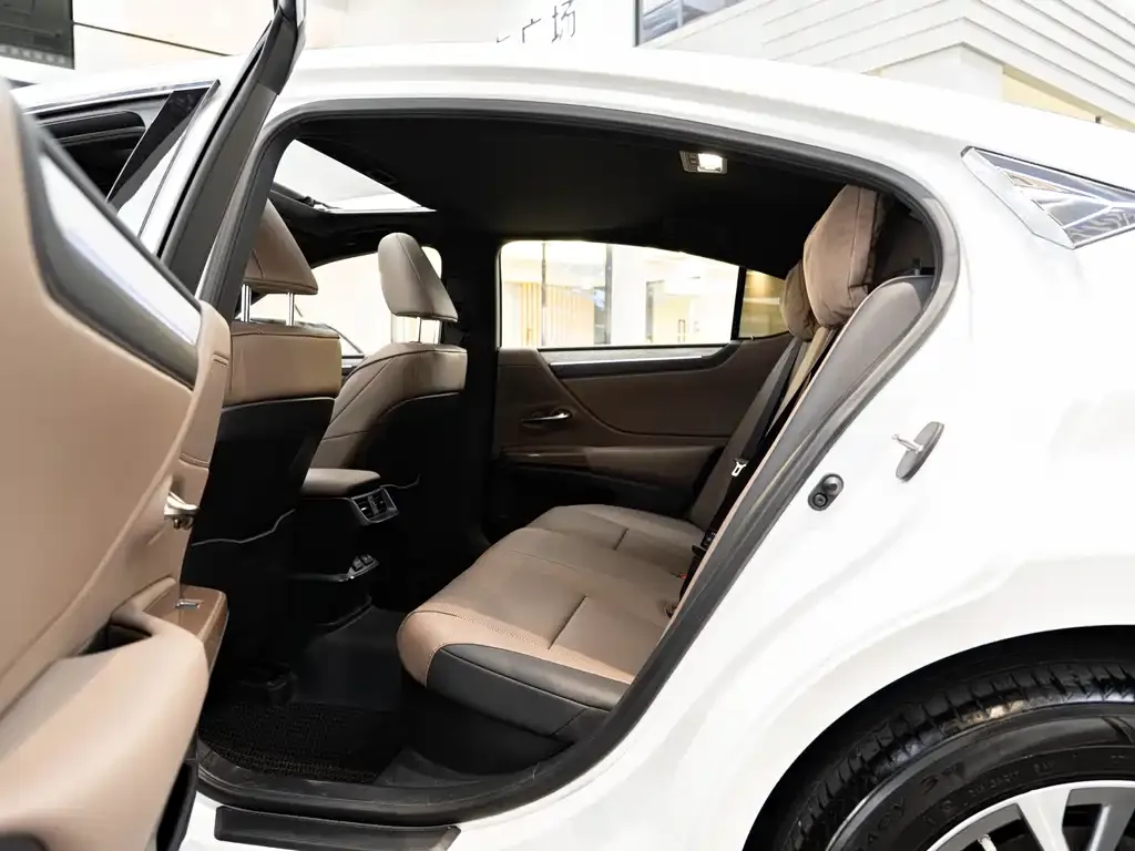 Lexus ES 2025 из CN, фото 5