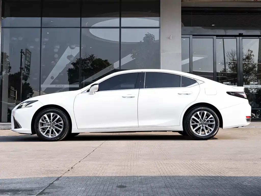 Lexus ES 2025 из CN, фото 8