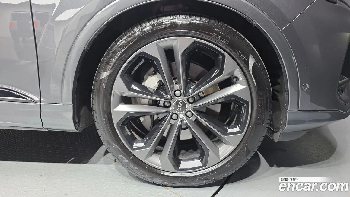 Audi Q7 2025 из KR, фото 8