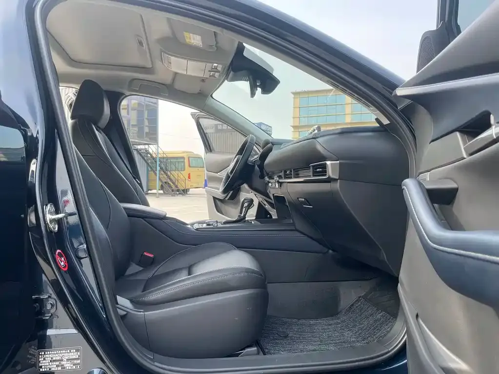 Mazda CX-30 2023 из CN, фото 9