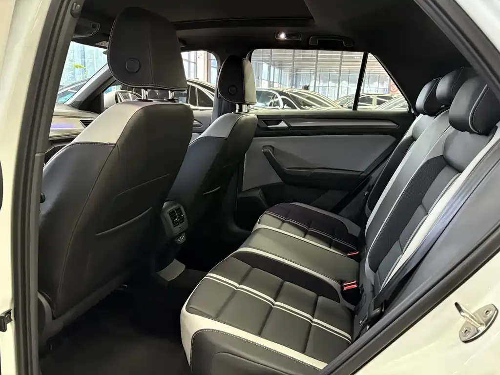 Volkswagen T-Roc 2025 из CN, фото 2