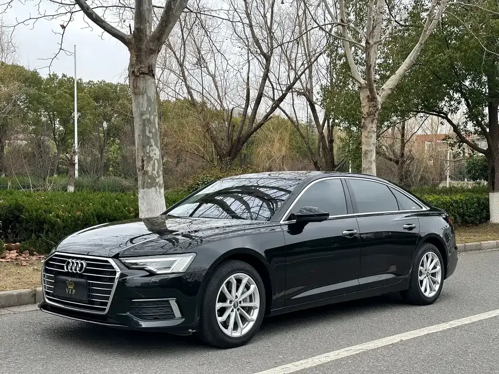 Audi A6L — фото 1