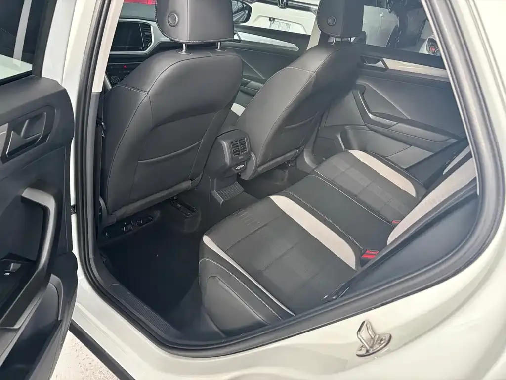 Volkswagen T-Roc 2023 из CN, фото 5