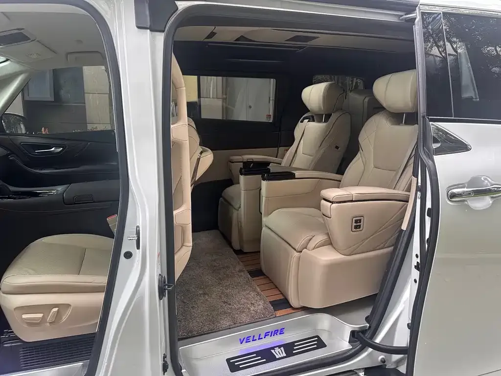 Toyota Vellfire 2023 из CN, фото 4