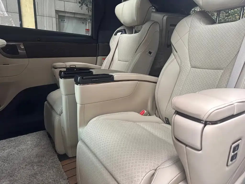 Toyota Vellfire 2023 из CN, фото 3