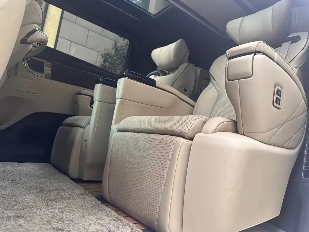 Toyota Vellfire 2023 из CN, фото 2