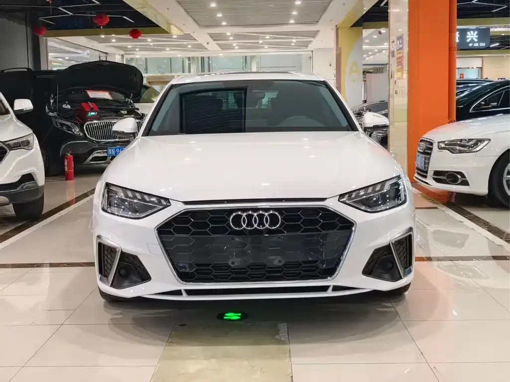Audi A4L 2023 из CN, фото 4