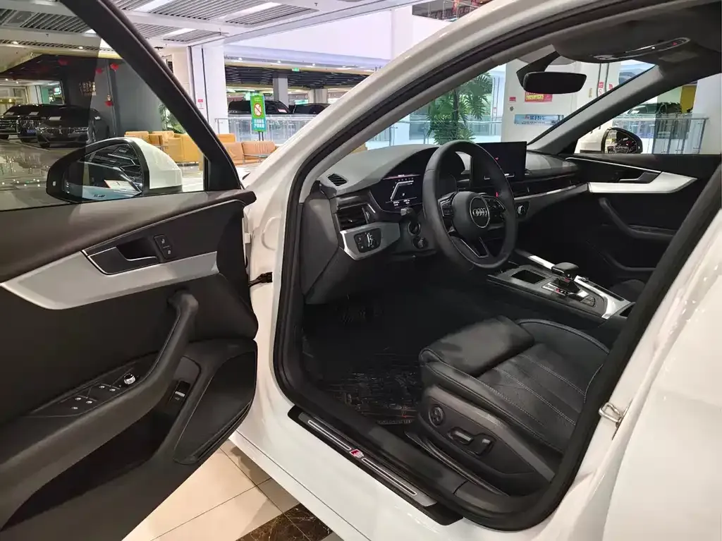 Audi A4L 2023 из CN, фото 8