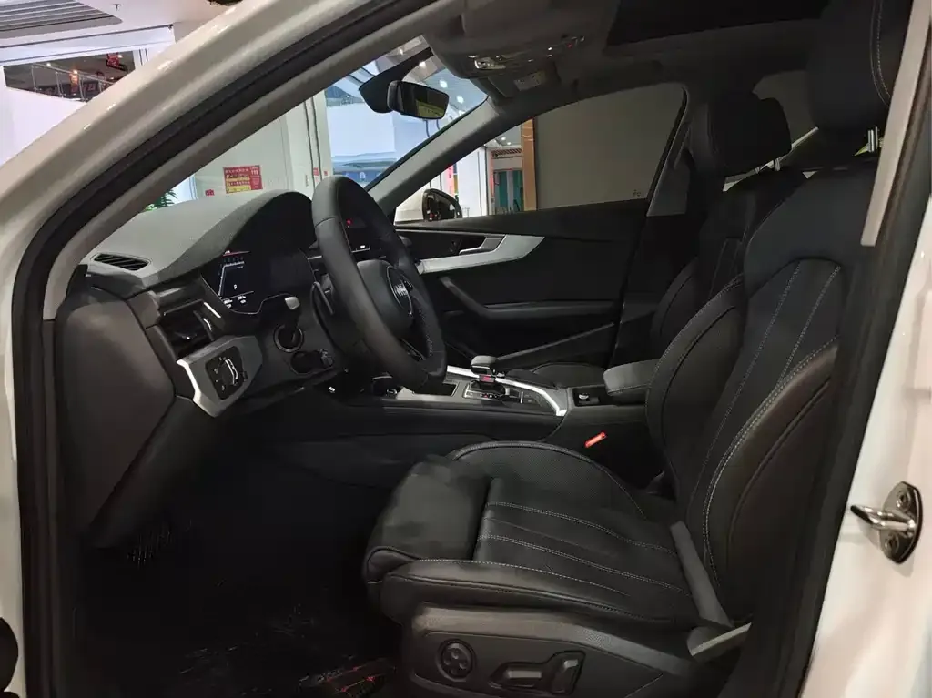 Audi A4L 2023 из CN, фото 2