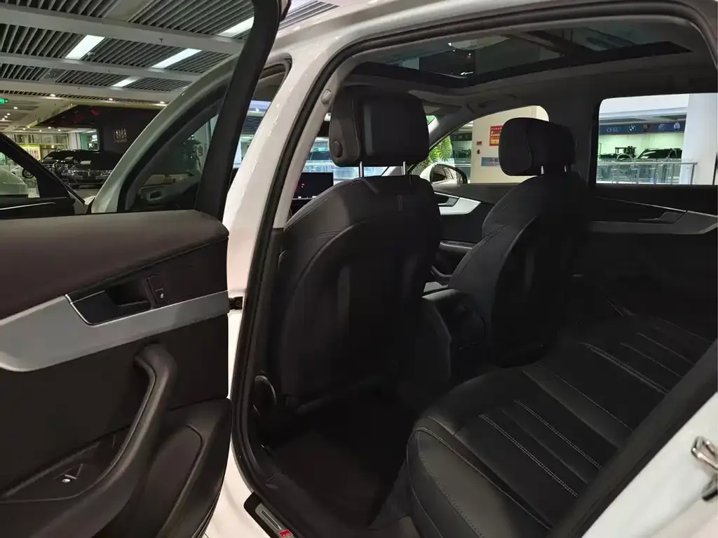Audi A4L 2023 из CN, фото 9