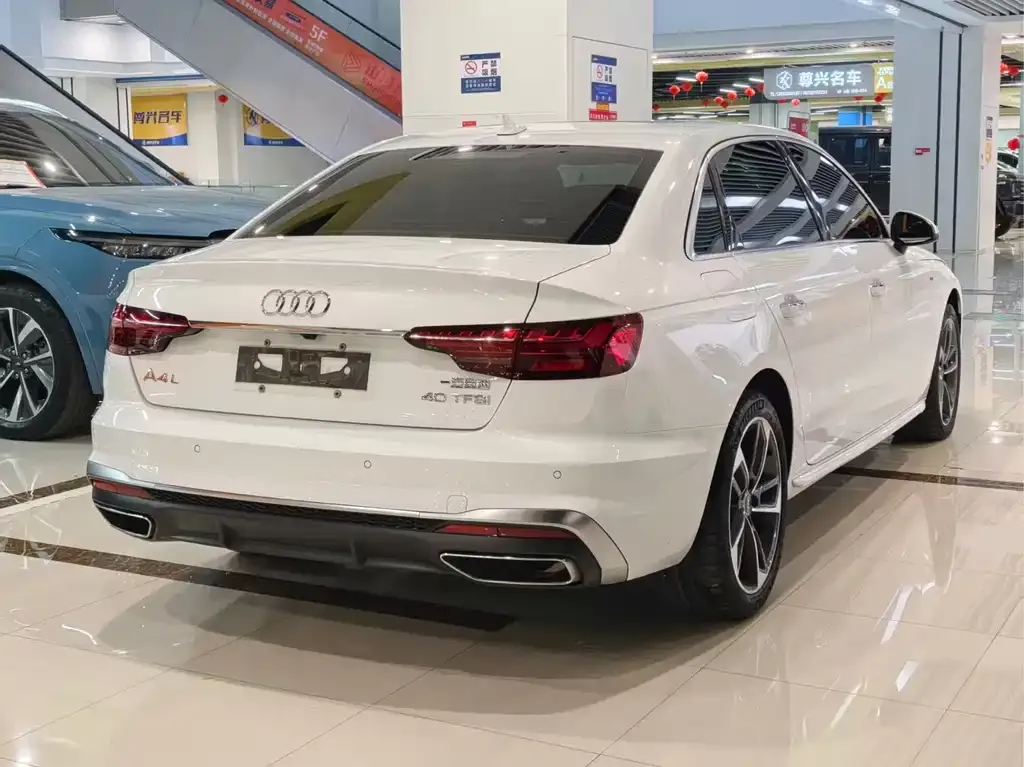 Audi A4L 2023 из CN, фото 7