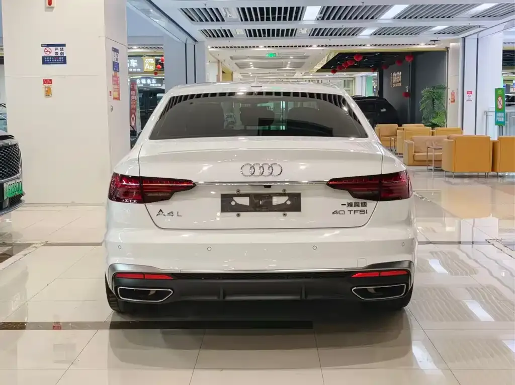 Audi A4L 2023 из CN, фото 3