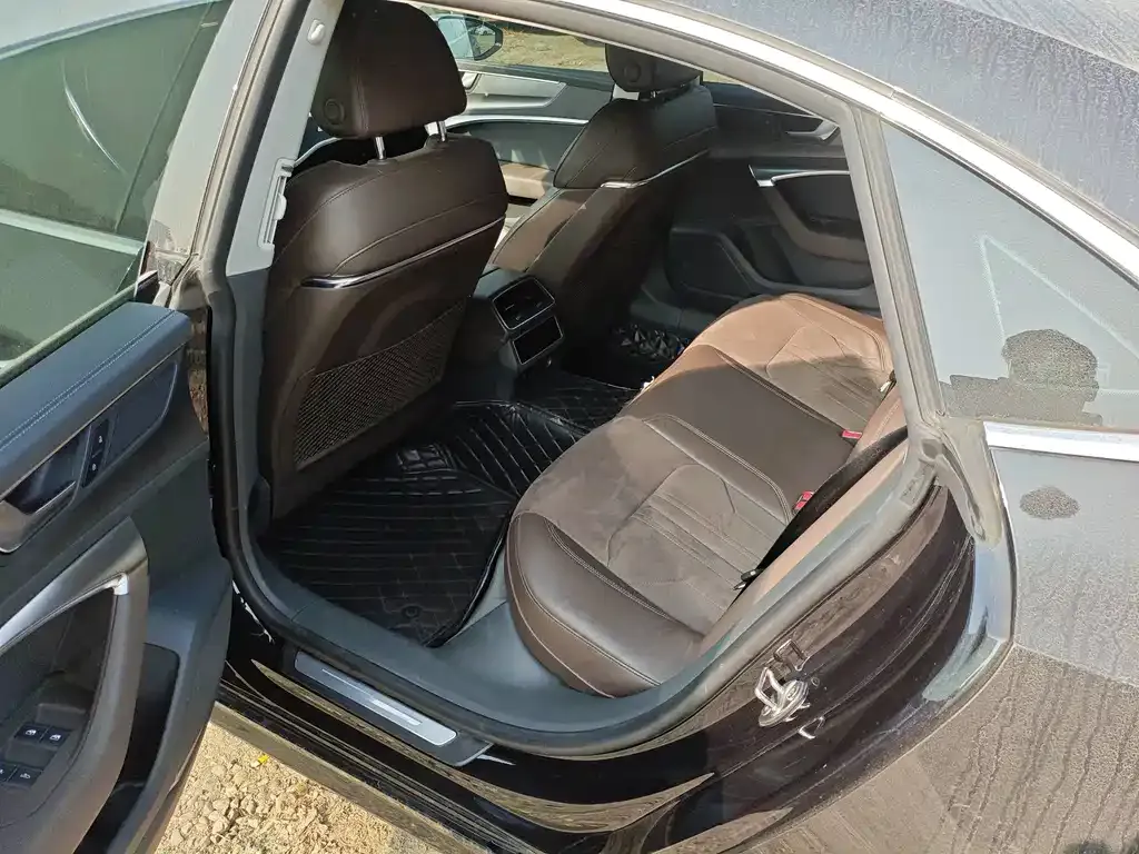 Audi A7L 2024 из CN, фото 3