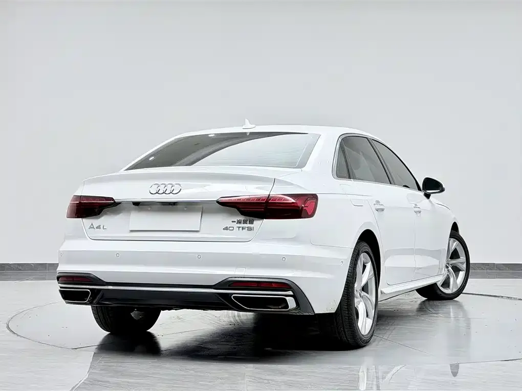 Audi A4L — фото 2