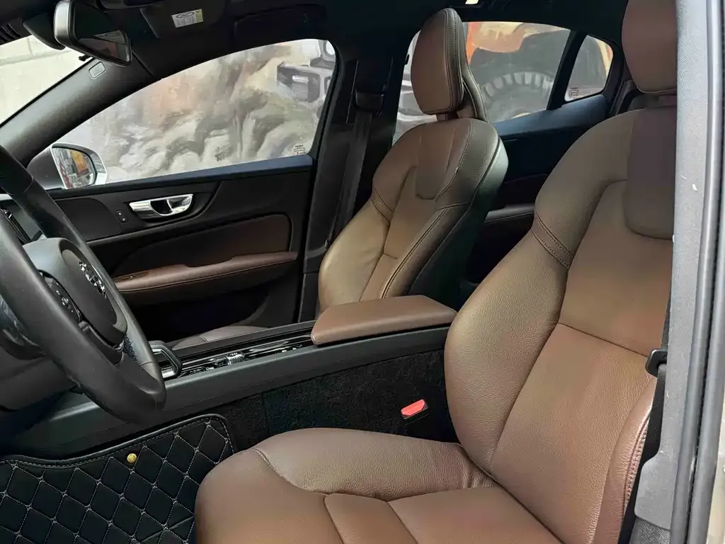 Volvo S60 2023 из CN, фото 5