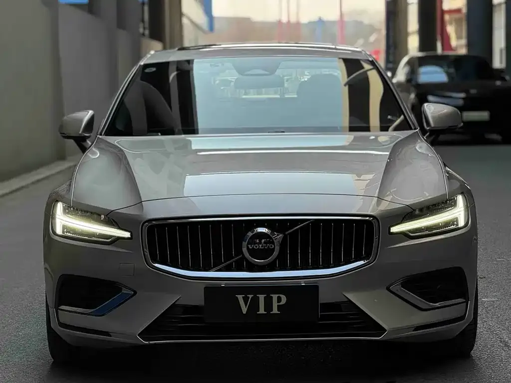 Volvo S60 2023 из CN, фото 8