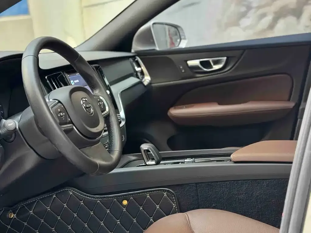 Volvo S60 2023 из CN, фото 3