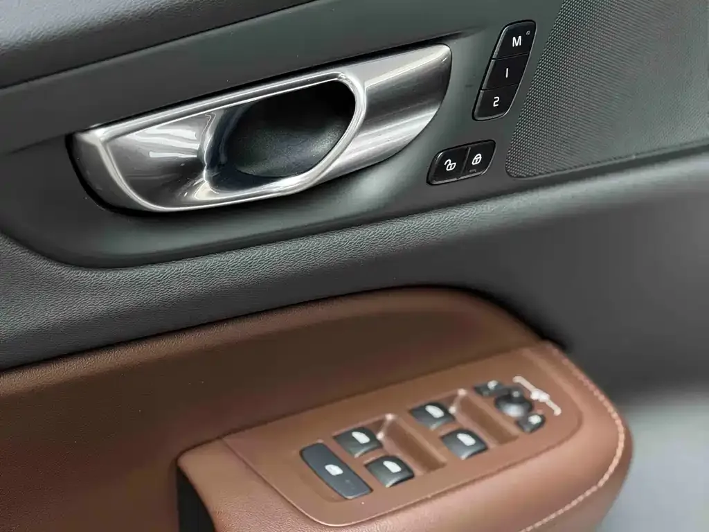 Volvo S60 2023 из CN, фото 6