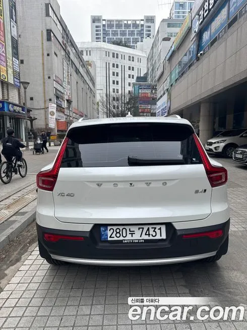 Volvo XC40 — фото 3