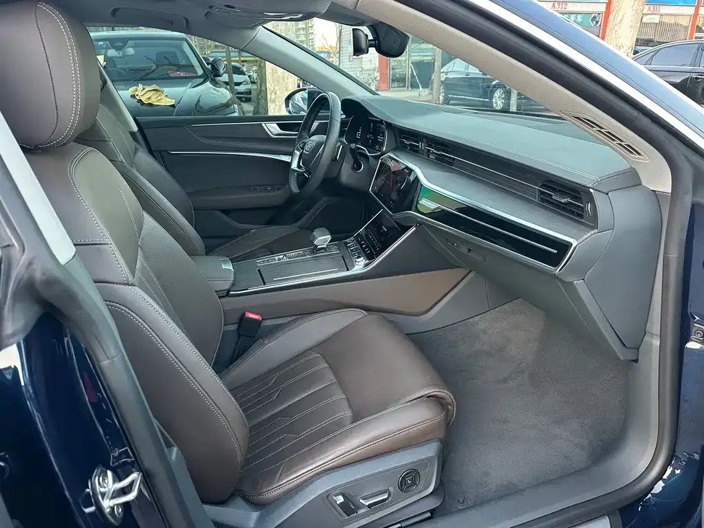 Audi A7L 2022 из CN, фото 5