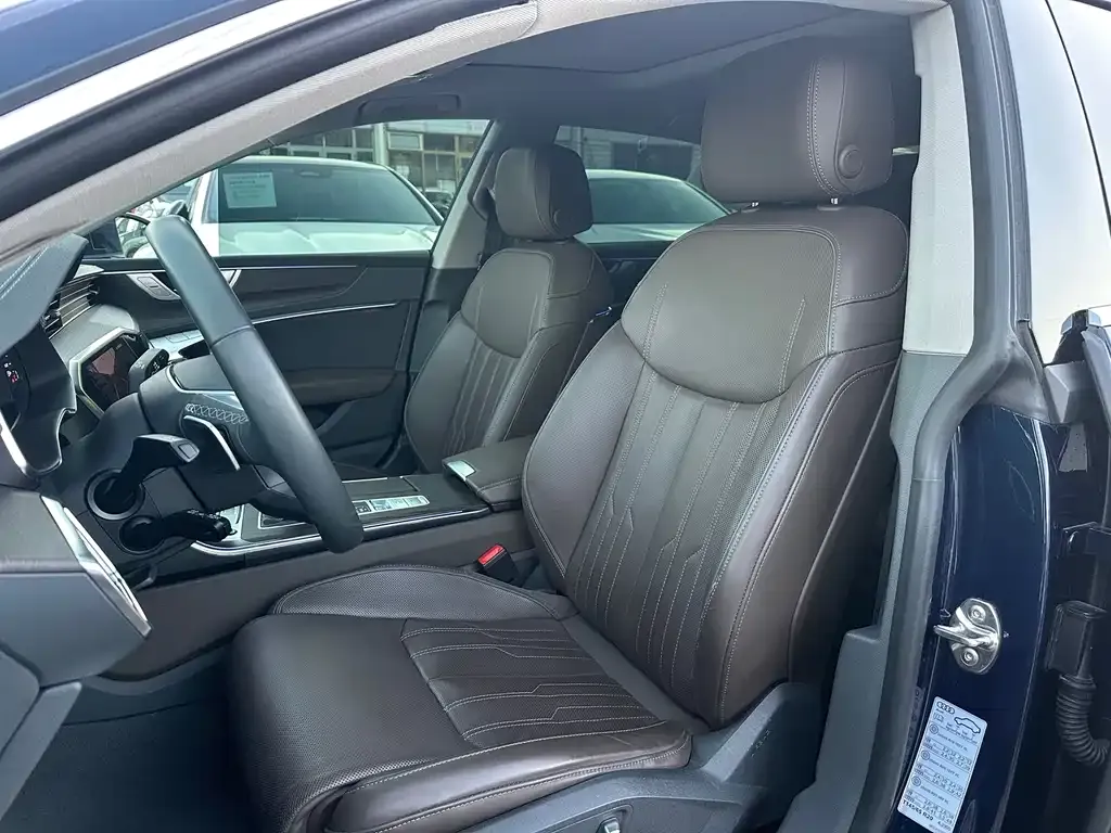Audi A7L 2022 из CN, фото 7
