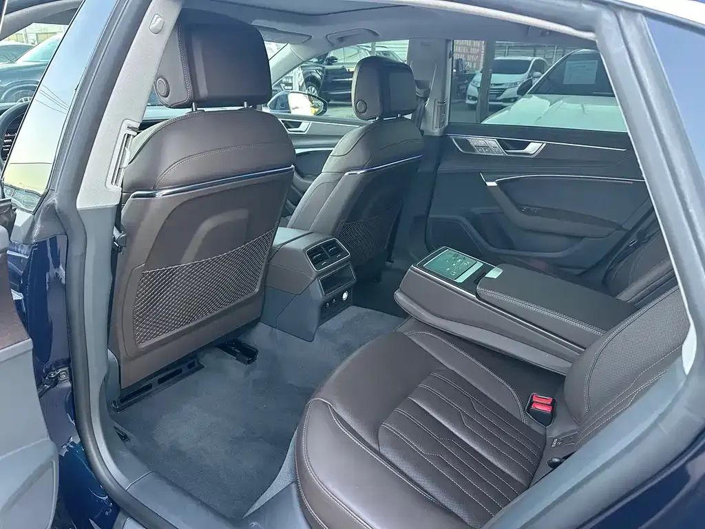 Audi A7L 2022 из CN, фото 6