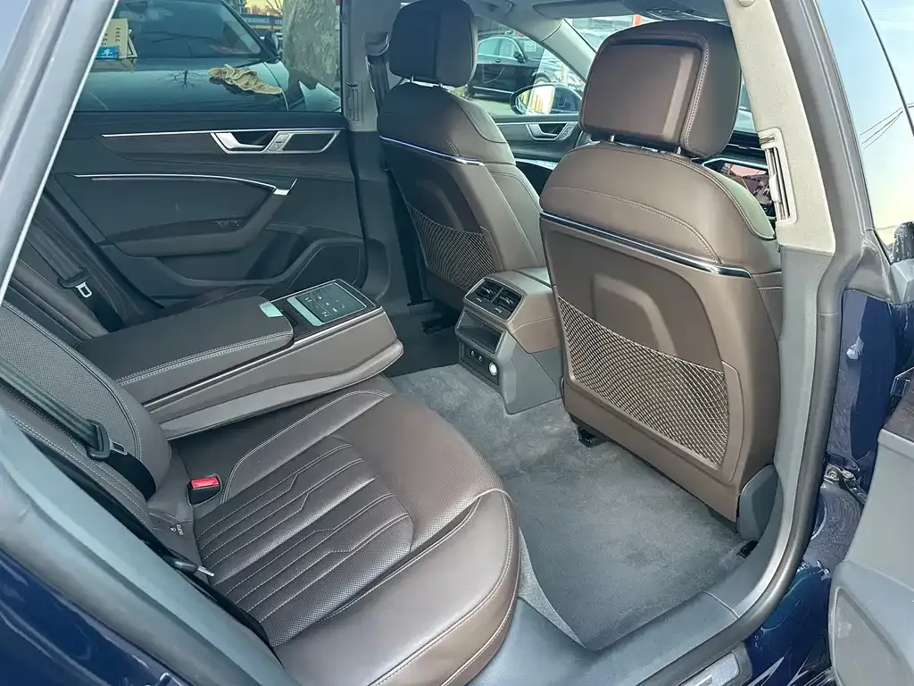Audi A7L 2022 из CN, фото 8