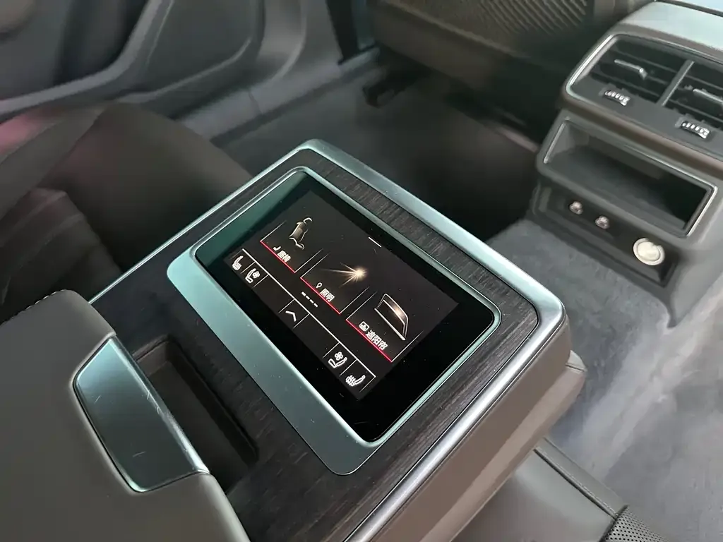 Audi A7L 2022 из CN, фото 4