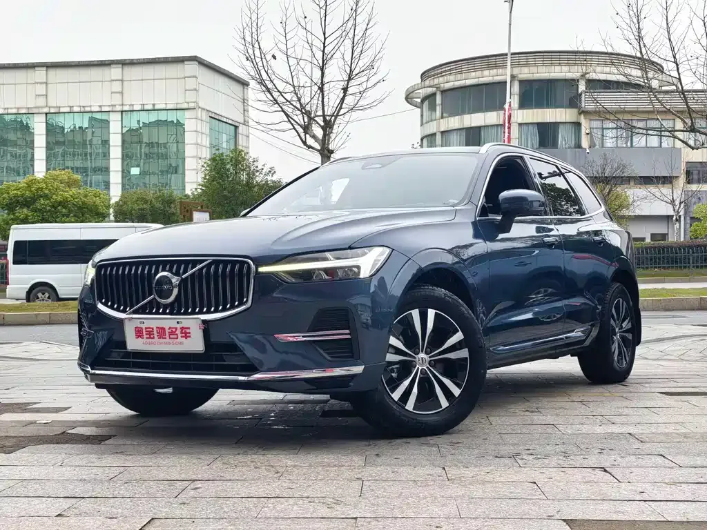 Volvo XC60 — фото 1