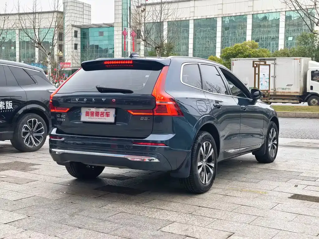 Volvo XC60 — фото 7