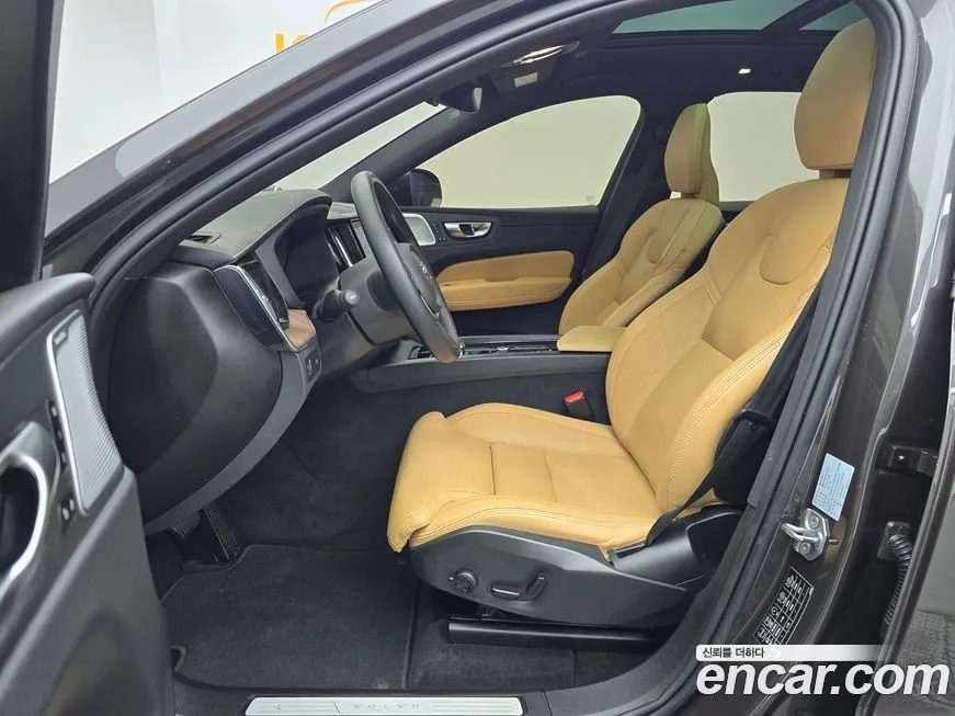 Volvo XC60 — фото 10