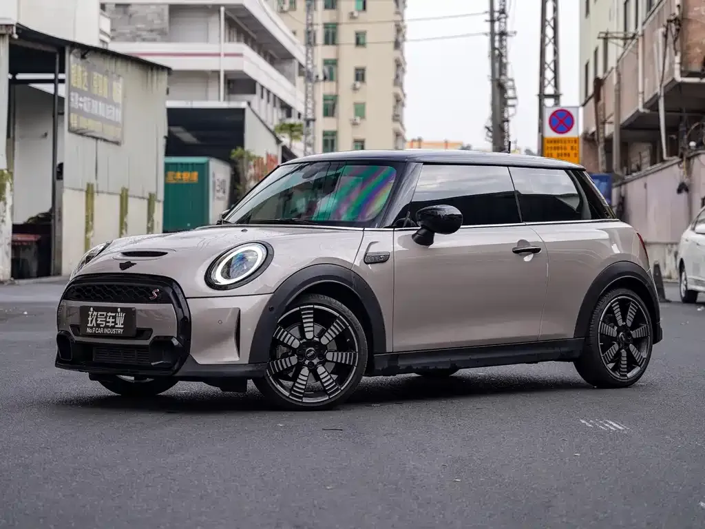 MINI Cooper (3-door) 2024 из CN, фото 1