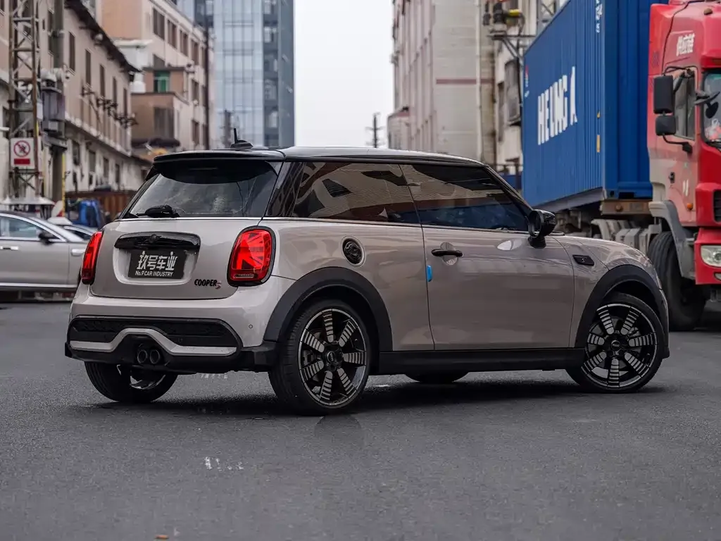 MINI Cooper (3-door) 2024 из CN, фото 6