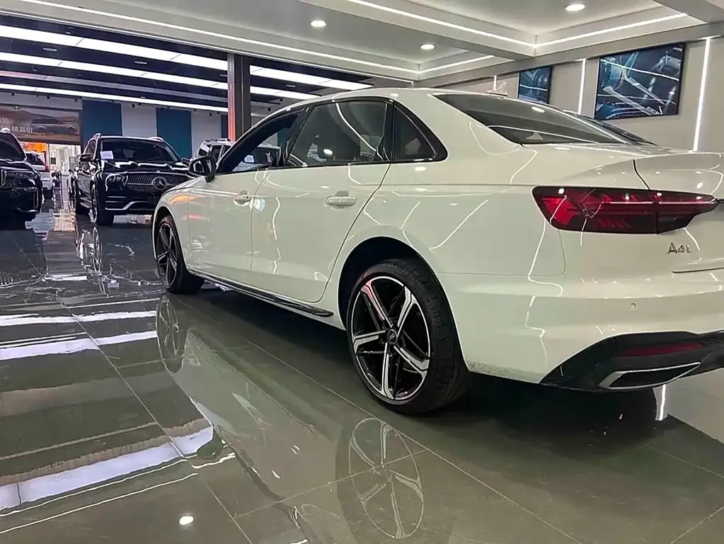 Audi A4L 2024 из CN, фото 7