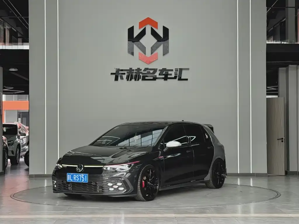 Volkswagen Golf GTI — фото 1