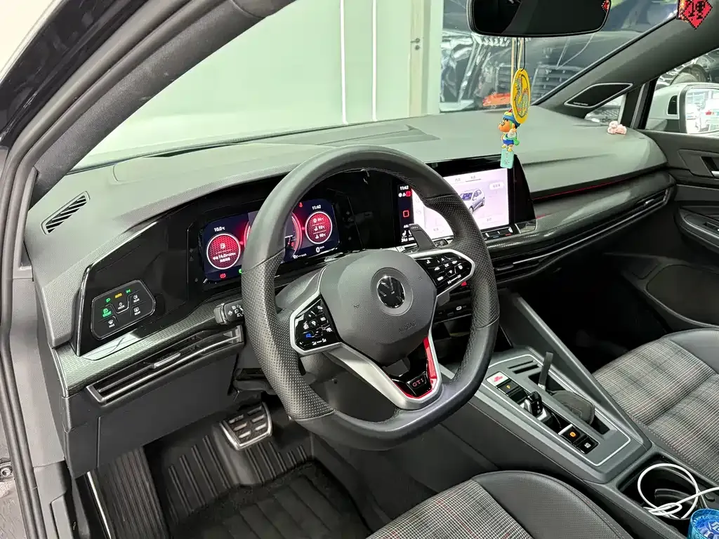 Volkswagen Golf GTI — фото 8