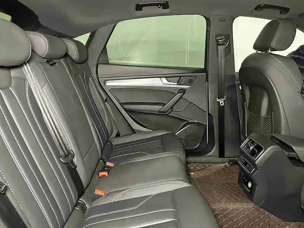Audi Q5L Sportback 2022 из CN, фото 8