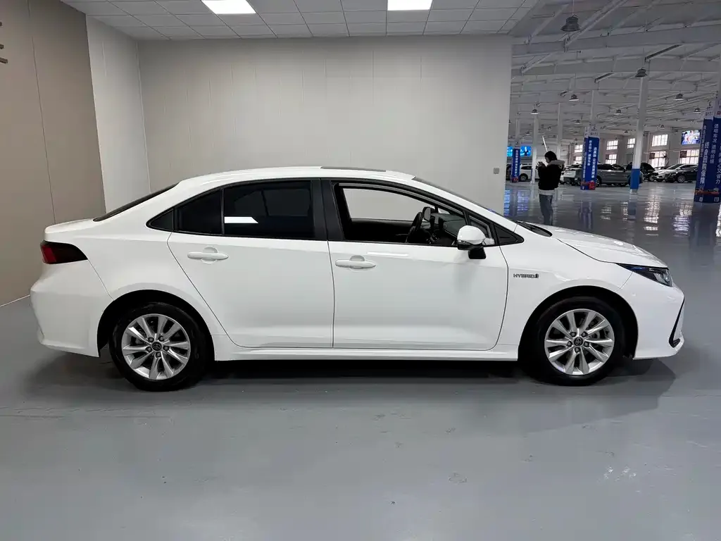 Toyota Corolla 2023 из CN, фото 2