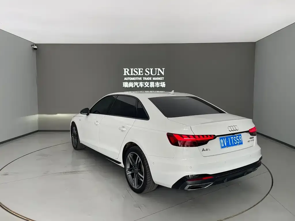 Audi A4L 2022 из CN, фото 6