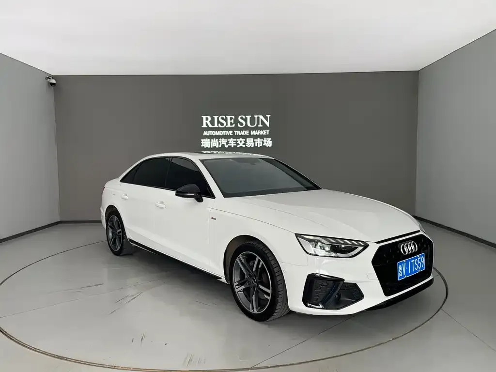 Audi A4L 2022 из CN, фото 2