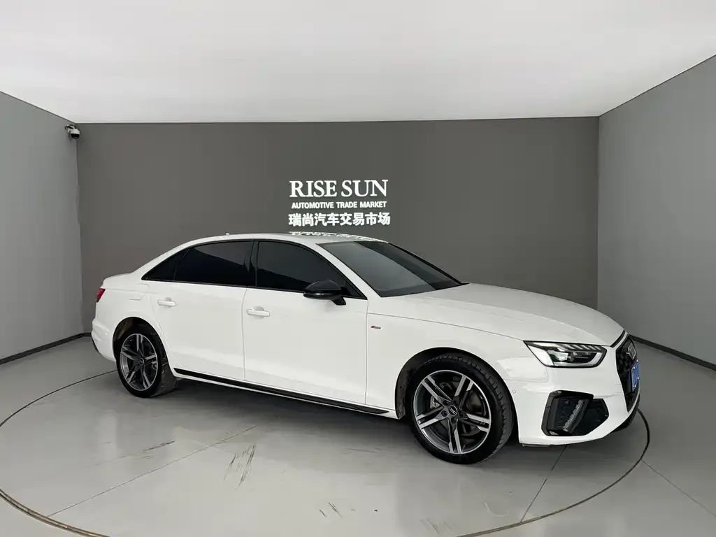 Audi A4L 2022 из CN, фото 4
