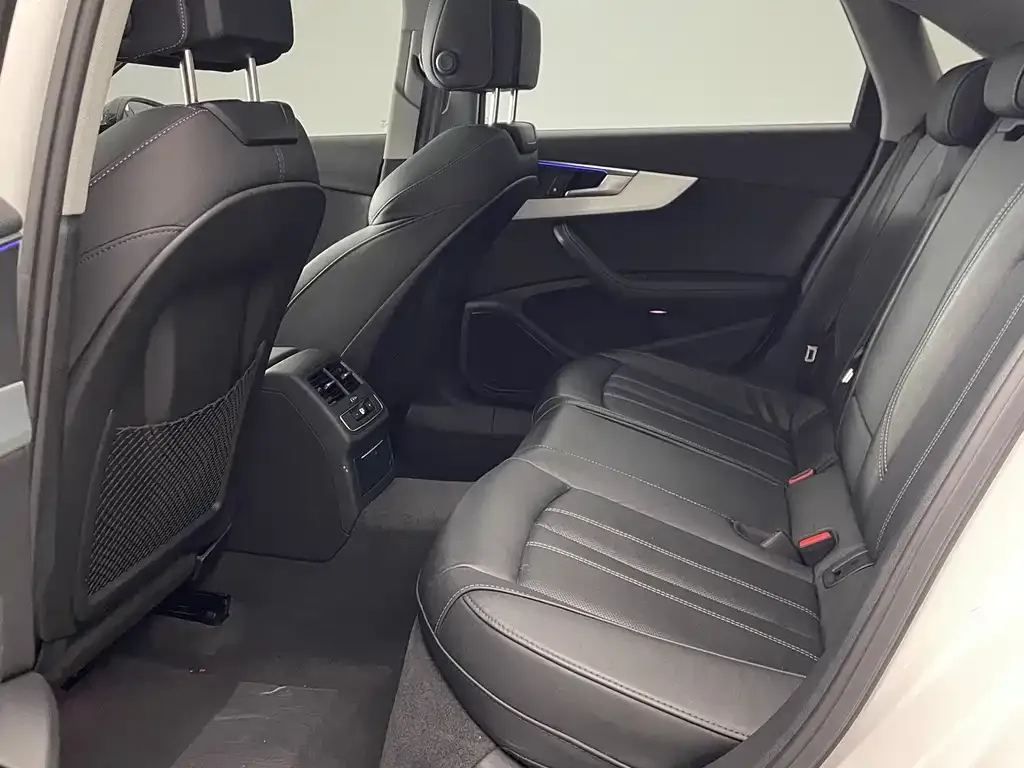 Audi A4L 2022 из CN, фото 9