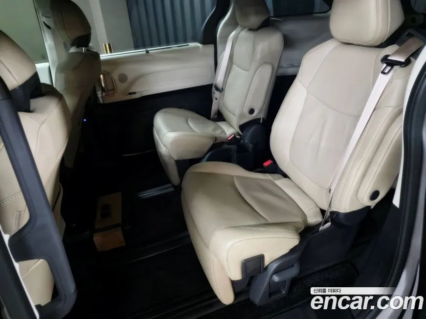 Toyota Sienna 2024 из KR, фото 2