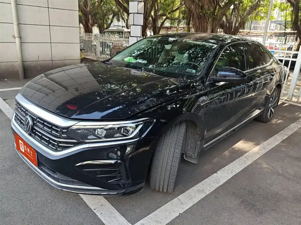 Volkswagen Passat — фото 1