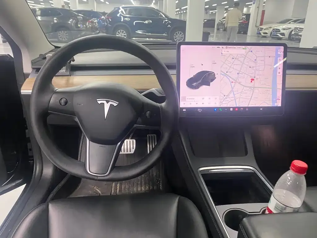 Tesla Model 3 — фото 5