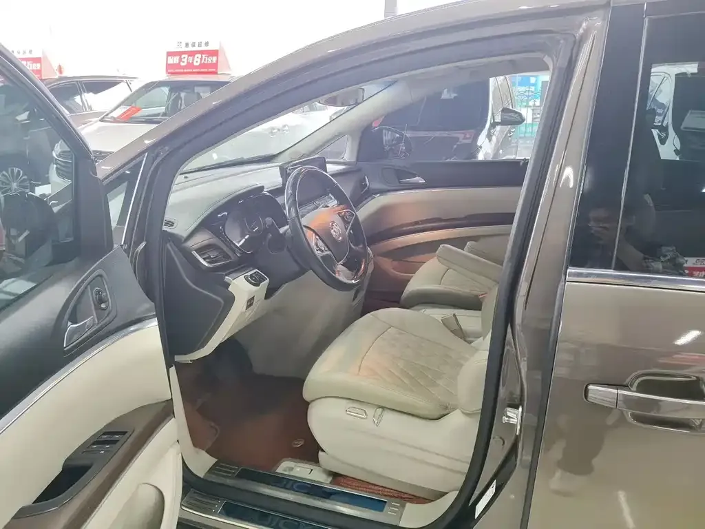 Buick GL8 2023 из CN, фото 5