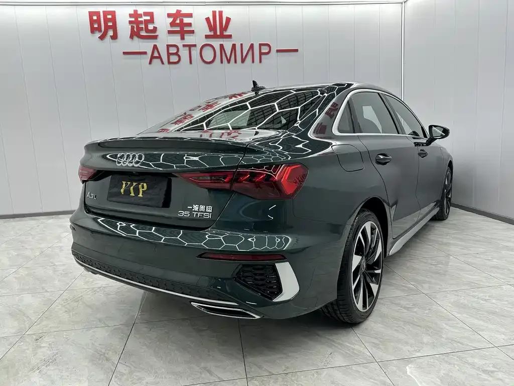 Audi A3 2023 из CN, фото 2